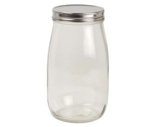 Et foto af en 1500 ml. glaskrukke med skruelåg