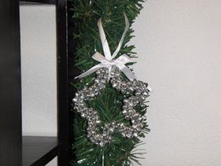 lille stjerne med bjælder i sølv.