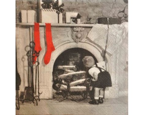 Et foto af juleservietter med print af barn og jule sokker.