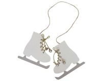 Et foto af pynt til jul - skøjter fra ib laursen