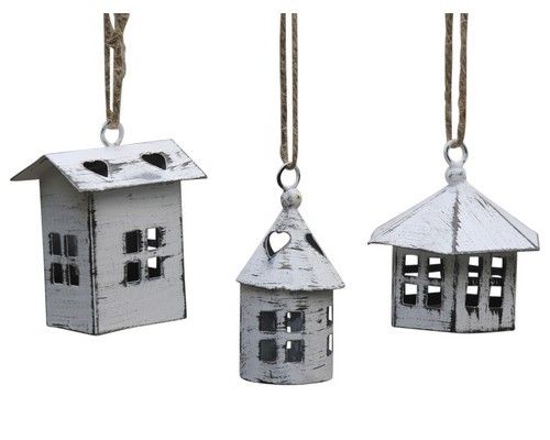 Et foto af julehuse i hvid til pynt fra chic antique