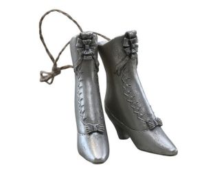 Et foto af støvle pynt til juletræet fra chic antique