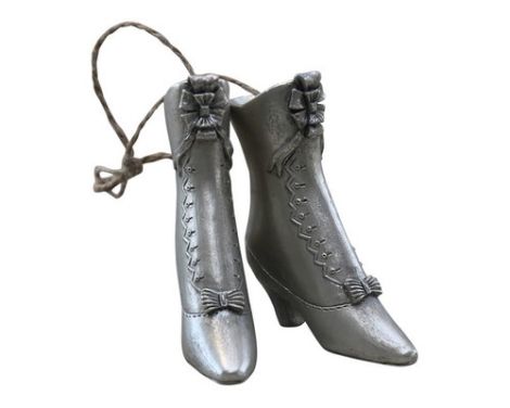 Et foto af støvle pynt til juletræet fra chic antique