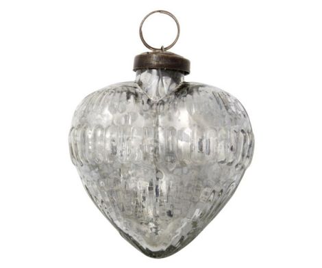 Et foto af sølv julepynt hjerte til ophæng i fattigmandssølv fra ib laursen