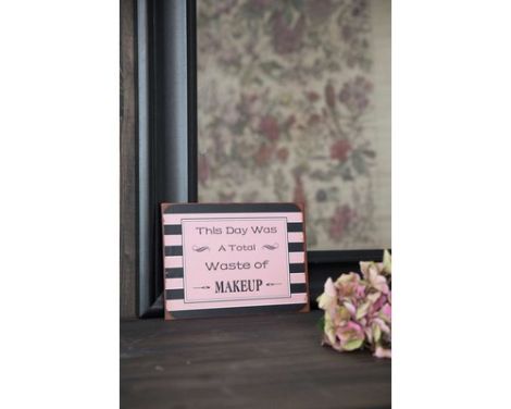 Trend billede af et metalskilt til hende - makeup
