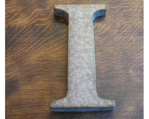 bogstav I stort - Lavet i metal fra ib laursen