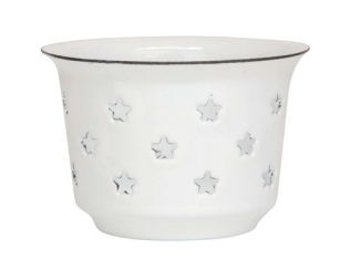 Et foto af en fyrfadsstage i hvid med stjerner