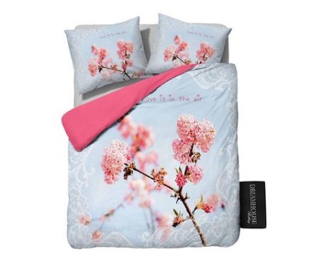 Et foto af lyseblåt sengetøj til dobbeltdyne.