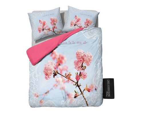 Et foto af lyseblåt sengetøj til dobbeltdyne.