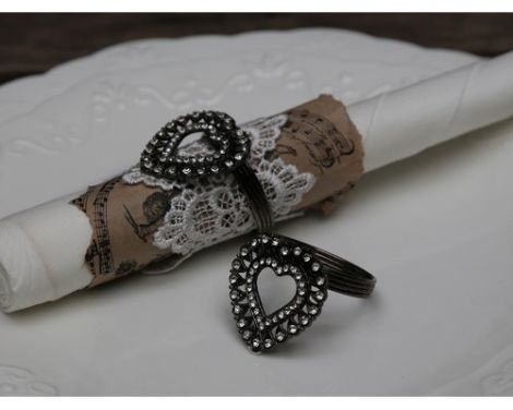 Trend billede af servietringe i hjerteform fra Chic antique