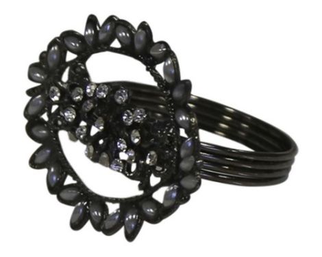 Et foto af servietringe oval i antique sølv