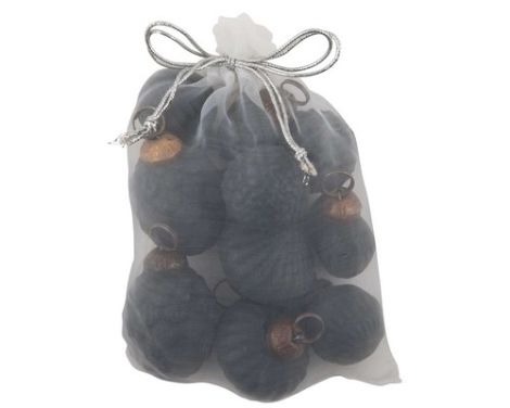 Et foto af 10 små sorte julekugler i pose fra ib laursen