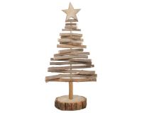 Et foto af et juletræ i træ til pynt