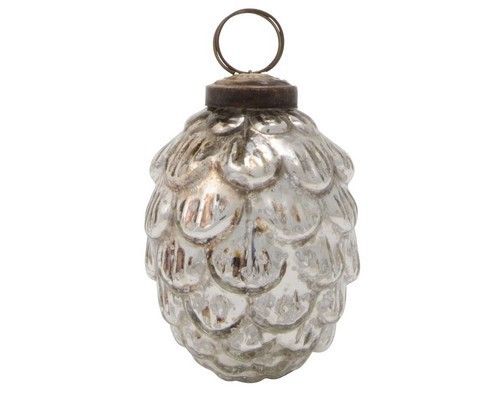 Et foto af en sølv kogle til ophæng fra Ib Laursen