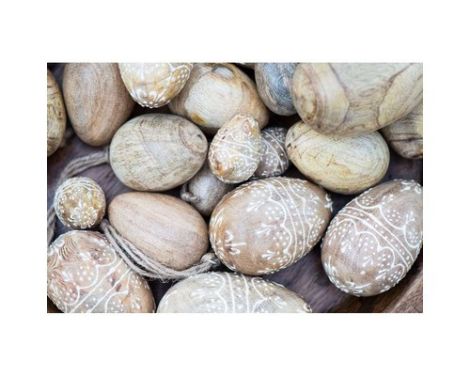  malet påskeæg i træ