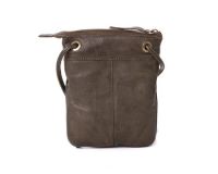 Trend foto af en grøn taske i skind med lang rem til kvinder