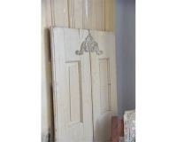 Trend foto af ornamenter til møbler i træ lavet på en dør