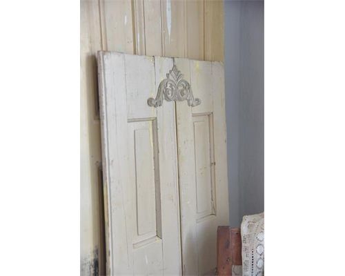 Trend foto af ornamenter til møbler i træ lavet på en dør