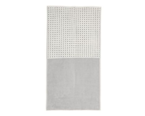 Et foto af et gråt mette ditmer håndklæde med prikker