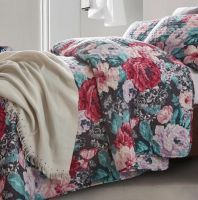 Sengetæppe med blomster dobbeltseng med puder