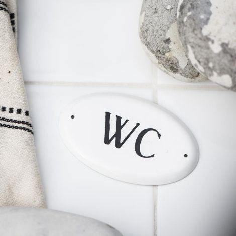 wc skilt til dør hvid med sort tekst fra ib laursen