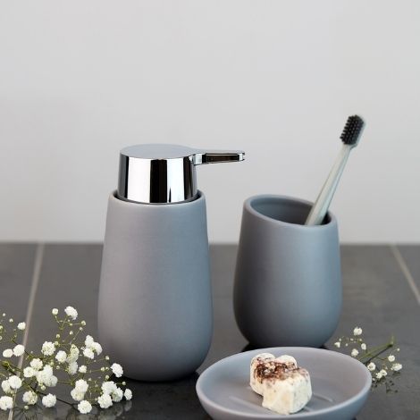 Sæbedispenser grå i keramik i badi serien fra wenko
