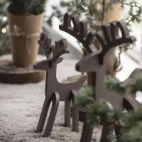 Rensdyr i træ til pynt til jul fra ib laursen