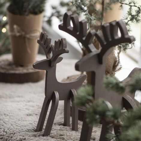 Rensdyr i træ til pynt til jul fra ib laursen