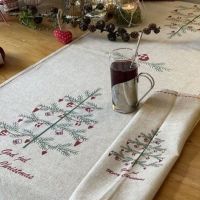 Jule stofservietter beige med print af juletræ og tekst 40x40 i bomuld