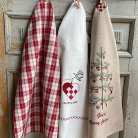 Beige viskestykker med print af juletræ og tekst god sugeevne