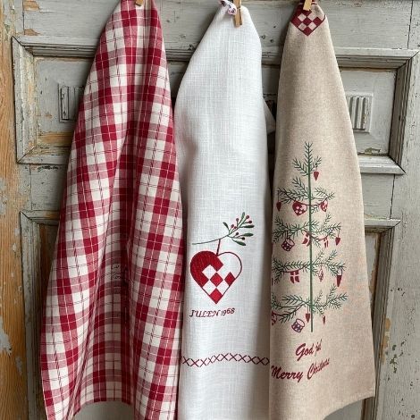 Beige viskestykker med print af juletræ og tekst god sugeevne