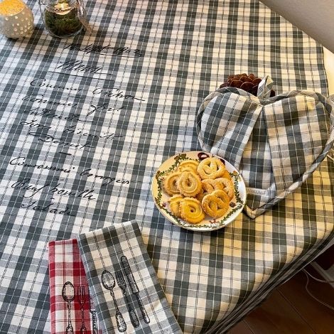 Grydelapper med lomme hjerteformet med tern grågrøn og hvid