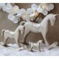 Gyngehest i træ latte farve med glimmer