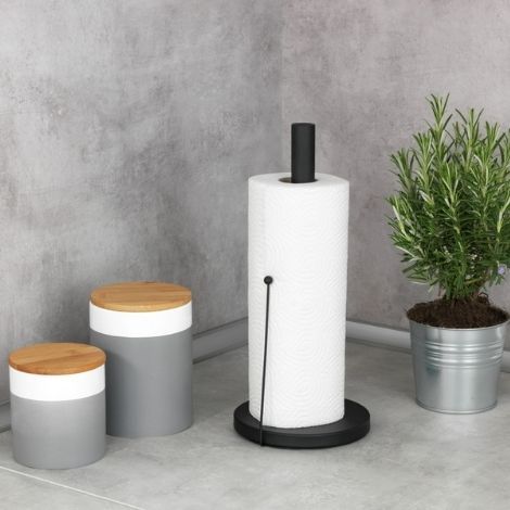 Køkkenrulleholder sort stående på køkkenbordet