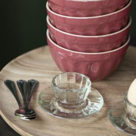 Æggebæger i glas til servering