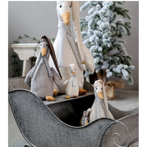 Forskellige stof gæs til pynt i kane