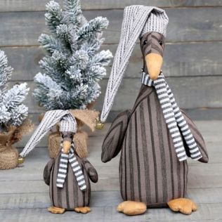 Stof gås Gustav i stor og lille stående til pynt ved juletid