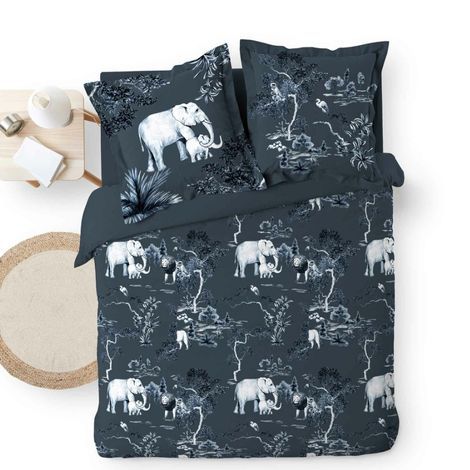 Sengetøj med dyremotiv 240x220 blåt med elefanter, løver, aber og fugle