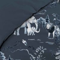 nærbillede af mønsteret på sengetøjet med dyremotiv 240x220