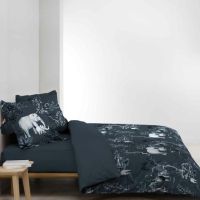 Sengetøj med dyremotiv lagt på dobbeltdyne