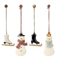 Maileg juletræspynt 4 ophæng 2 par skøjter og 2 snemænd