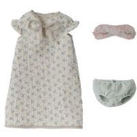 Natkjole, sovemaske og underbukser som maileg mus maxi har på