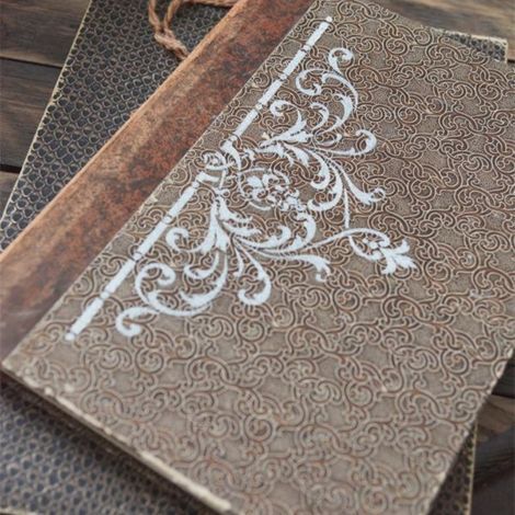 Bog dekoreret med franske stencils