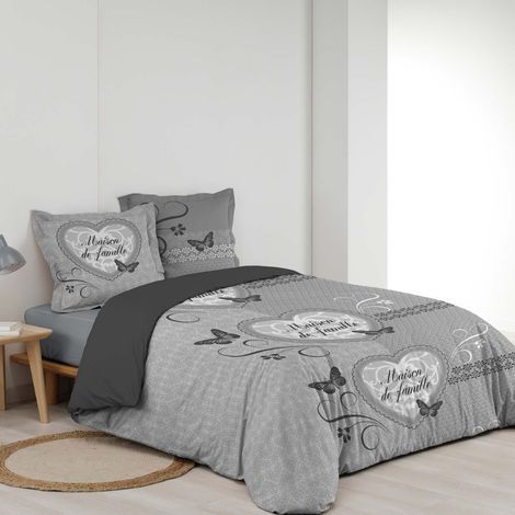 Sengetøj med skrift 240x220 redt op på dobbeltseng