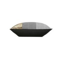 Grå puder aflange 30x50 set fra siden med sort bagside