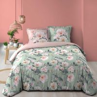 Pastel farvet sengetøj redt op på dobbeltdyne 240x220