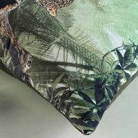 Nærbilled af mønster i pude med dyr, leopard