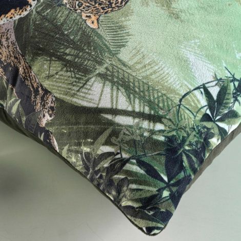 Nærbilled af mønster i pude med dyr, leopard