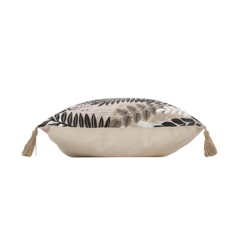 Pude 45x45 set fra siden med beige bagside og kvaster