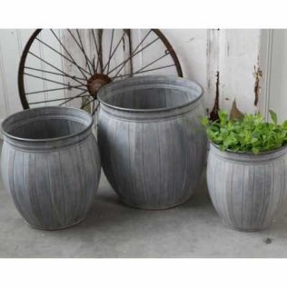 Zinkpotte til haven med blomster og planter den lille på billedet